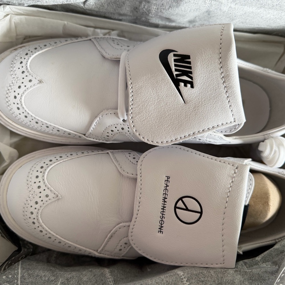 Nike Kwondo Peaceminusone Sneakers